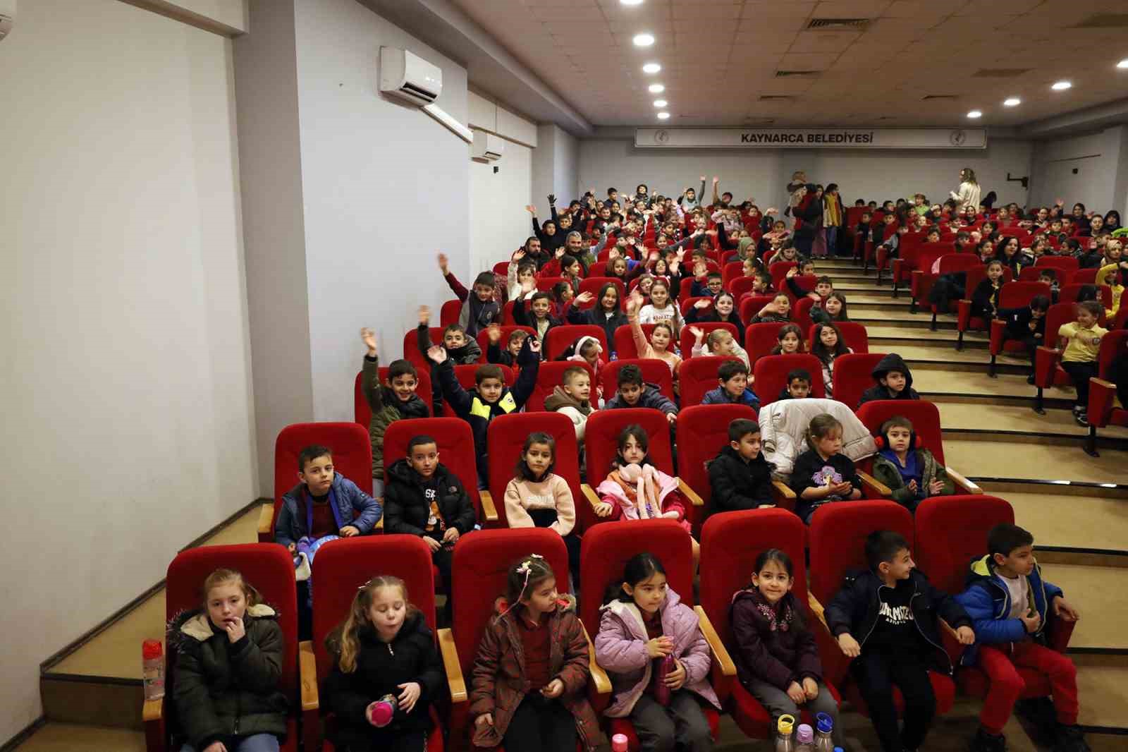 B&uuml;y&uuml;kşehir, Ocak ayında bin 500 &ccedil;ocuğu tiyatroyla buluşturdu
