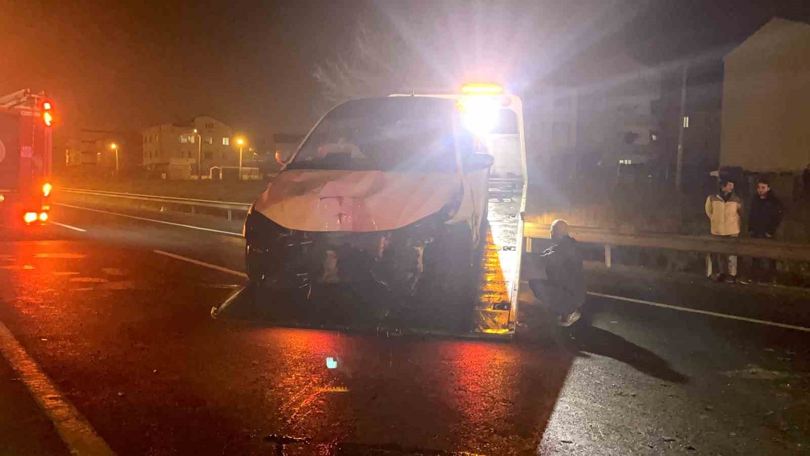 Tekirdağ&rsquo;da alkoll&uuml; s&uuml;r&uuml;c&uuml; aydınlatma direğine &ccedil;arptı
