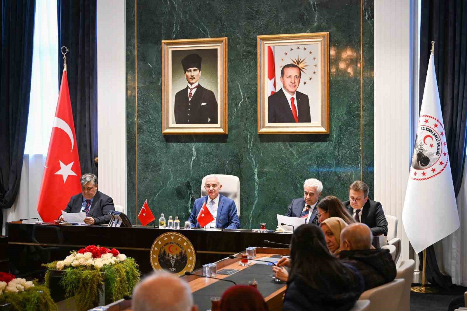 Vali Turan vatandaşların istek ve şikayetlerini dinledi
