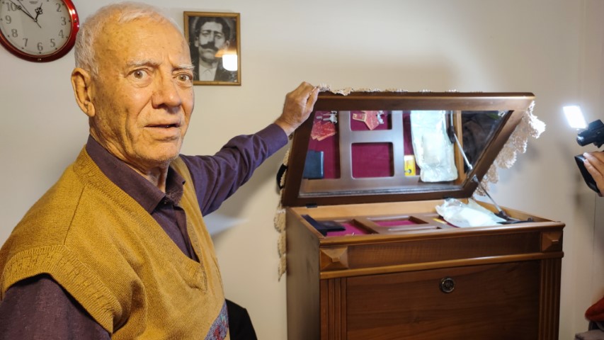 Engelli adamın eşi &ouml;l&uuml;nce gizli b&ouml;lmeye kaldırdığı 1 kilo altını &ccedil;alındı iddiası