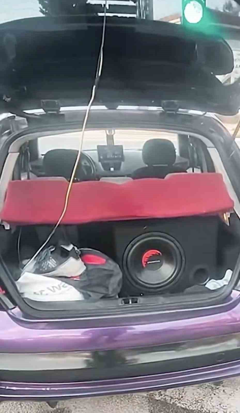 &Ccedil;anakkale&rsquo;de modifiye ara&ccedil;lara ceza: 36 ara&ccedil; trafikten men edildi
