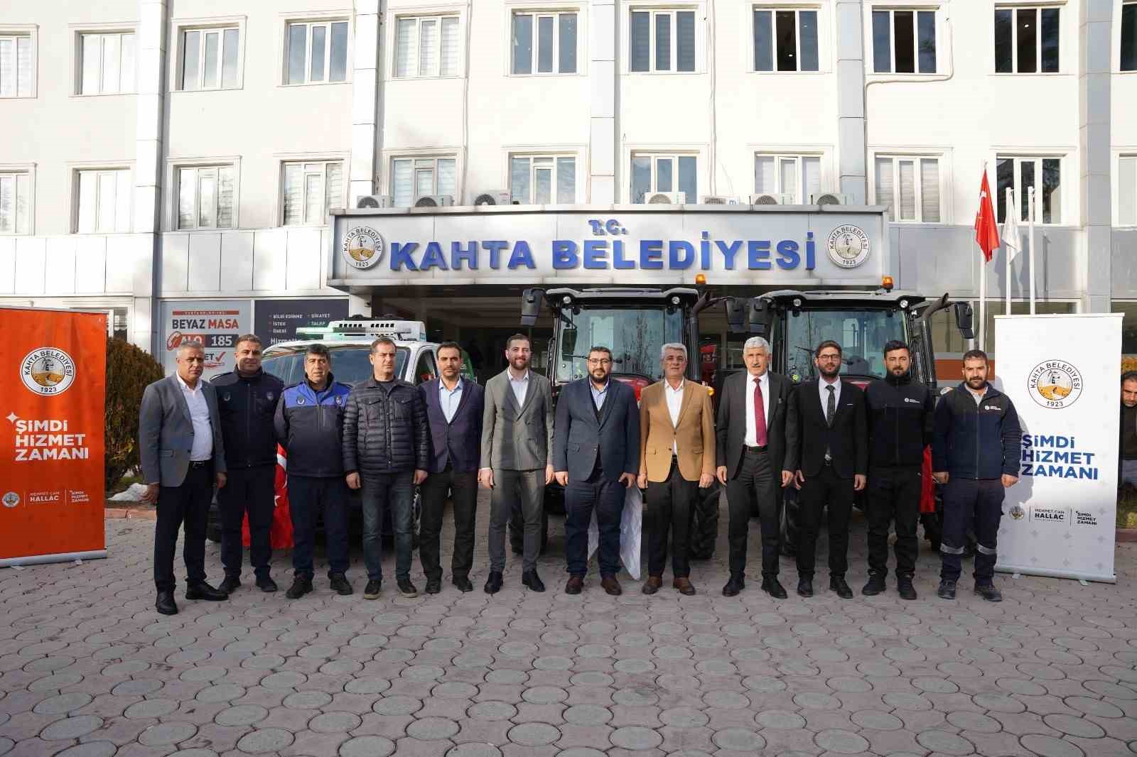 Kahta Belediyesi&rsquo;nin ara&ccedil; filosu g&uuml;&ccedil;leniyor
