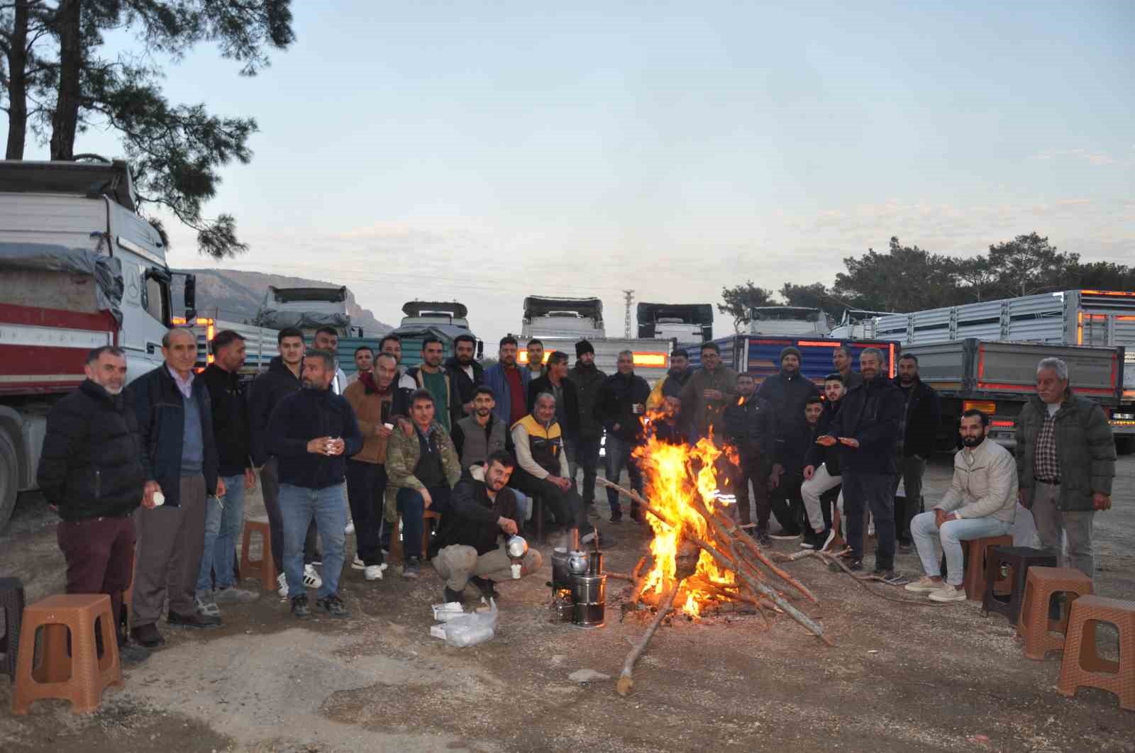 Mersin Silifkeli kamyonculardan taşeron tepkisi
