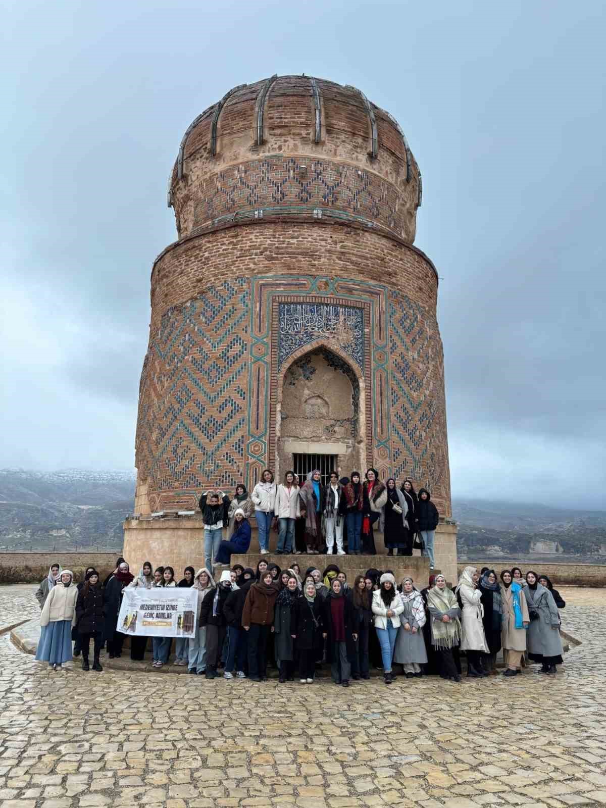Hasankeyf&rsquo;te gen&ccedil;lik r&uuml;zgarı
