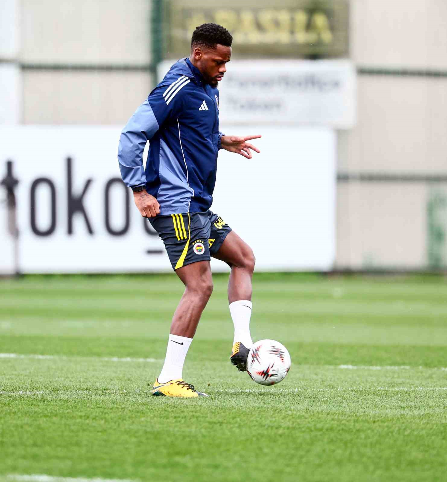 Fenerbah&ccedil;e&rsquo;de FCSB ma&ccedil;ının hazırlıkları başladı
