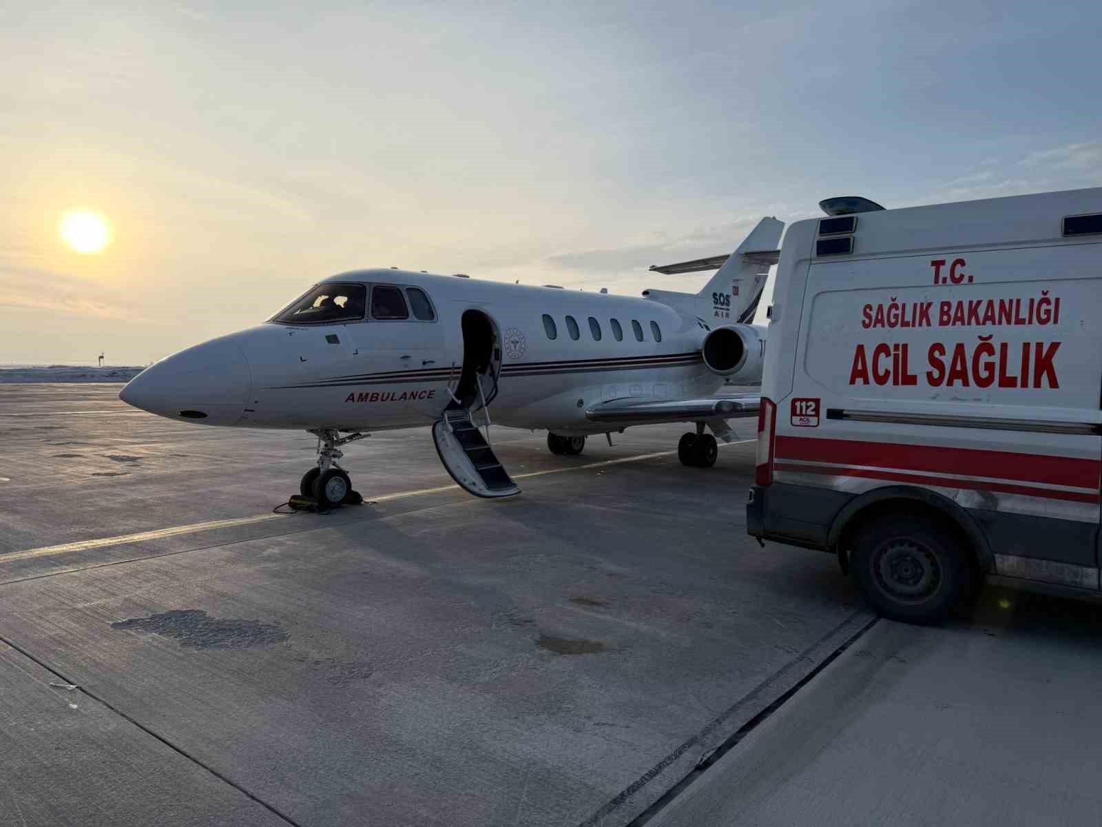 Van&rsquo;da u&ccedil;ak ambulans bebek hastalar i&ccedil;in havalandı
