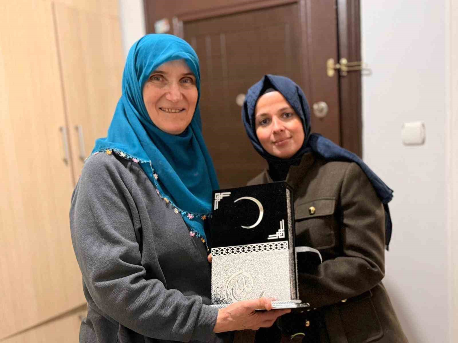 Zeynep S&ouml;zer&rsquo;den g&ouml;n&uuml;l ve dayanışma buluşmaları
