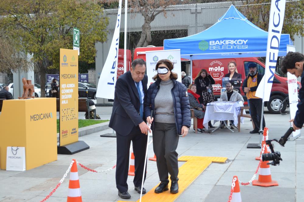 G&ouml;rme engelliler i&ccedil;in Bakırk&ouml;y&rsquo;de Empati Parkuru kuruldu