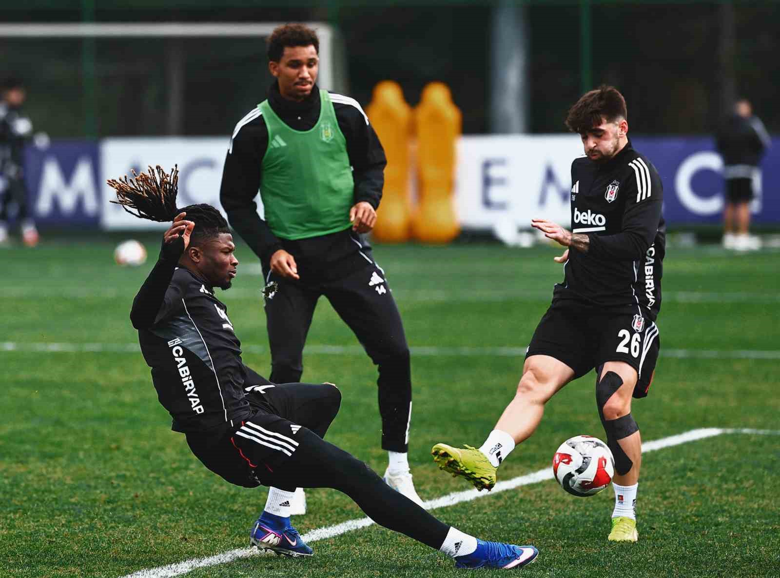 Beşiktaş&rsquo;ta Konyaspor ma&ccedil;ı hazırlıkları devam etti
