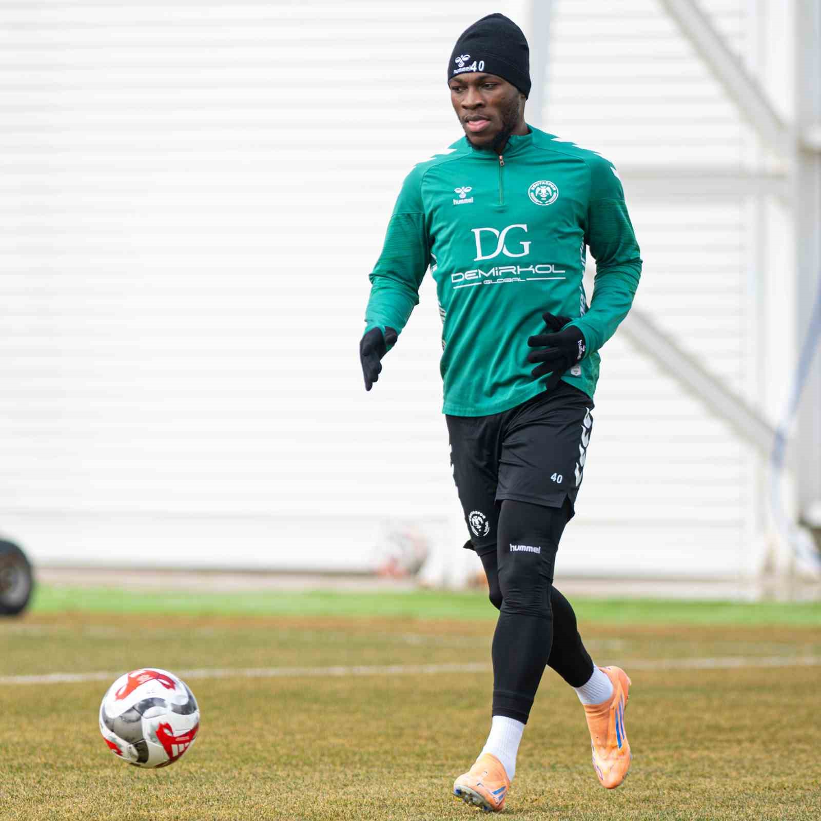 Konyaspor, Beşiktaş ma&ccedil;ının hazırlıklarını s&uuml;rd&uuml;r&uuml;yor
