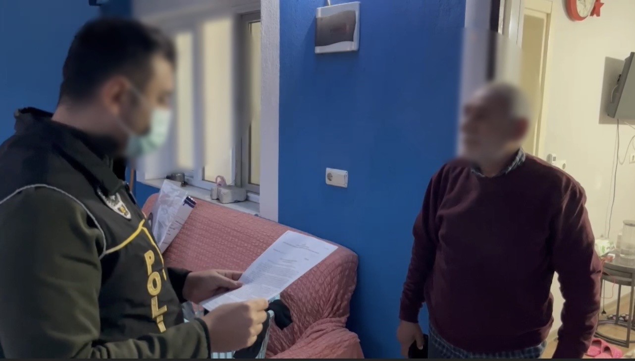 Osmaniye merkezli &lsquo;G&ouml;lge Ağı&rsquo; operasyonunda 10 telefon dolandırıcısı tutuklandı
