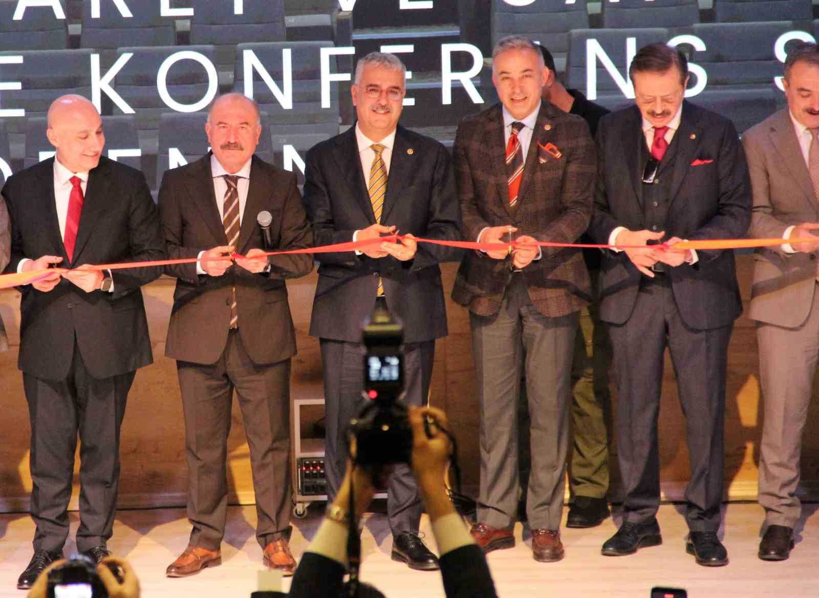 TOBB Başkanı Hisarcıklıoğlu: "&Ccedil;orum&rsquo;un ihracatı son 10 senede 100 milyon dolardan 5 milyar doların &uuml;zerine &ccedil;ıktı"
