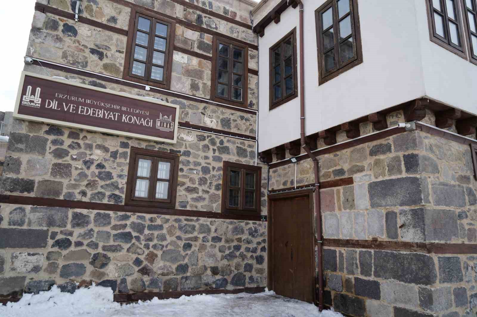 Erzurum&rsquo;un kitap kurdu ev hanımları: Martin Eden&rsquo;i de okuyorlar İlber Ortaylı&rsquo;yı da
