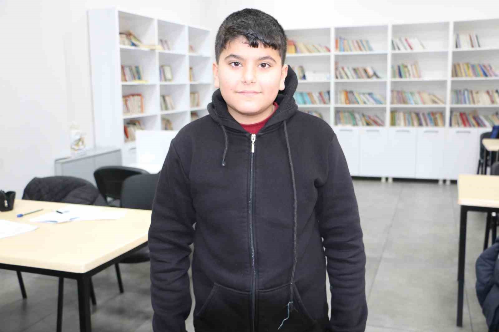 G&ouml;n&uuml;ll&uuml; &ouml;ğretmenler tatilde LGS&rsquo;ye hazırlanan &ouml;ğrencilere destek veriyor
