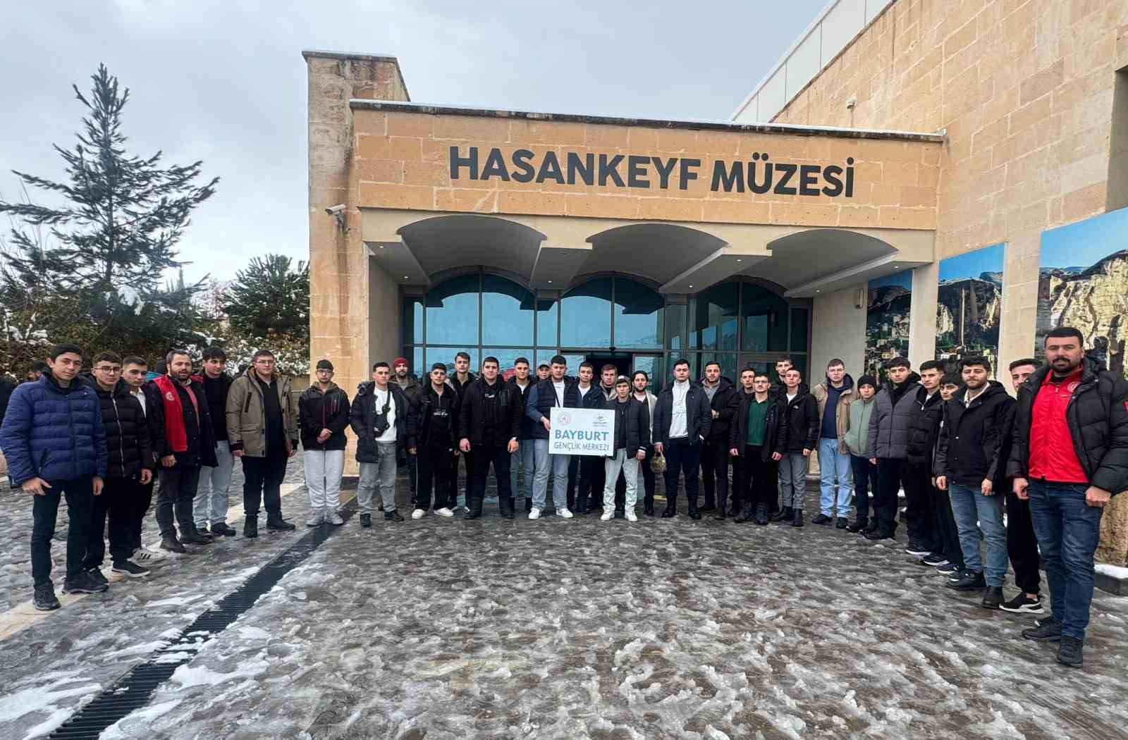 Bayburtlu gen&ccedil;ler k&uuml;lt&uuml;r gezisini tamamladı
