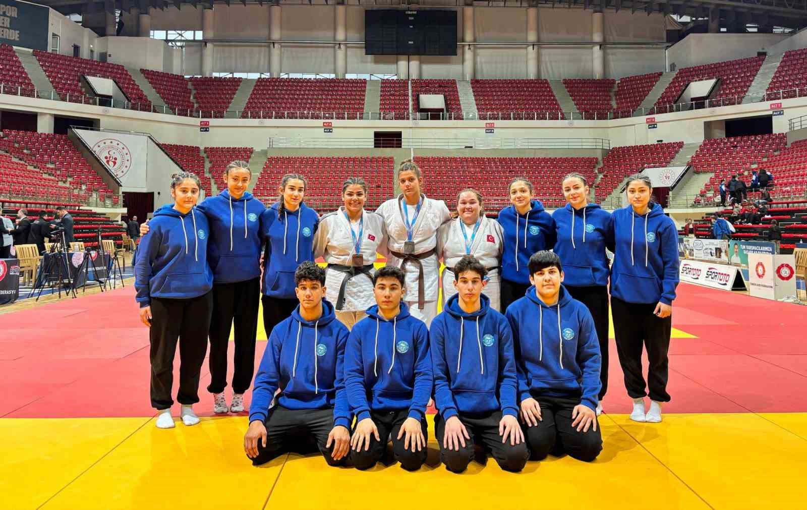 Salihlili Judocu Hira Kılkış T&uuml;rkiye ikincisi oldu
