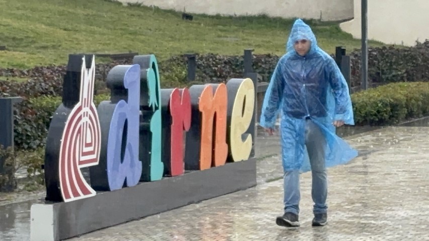 Edirne’de sağanak yağış: Cadde ve sokaklar göle döndü