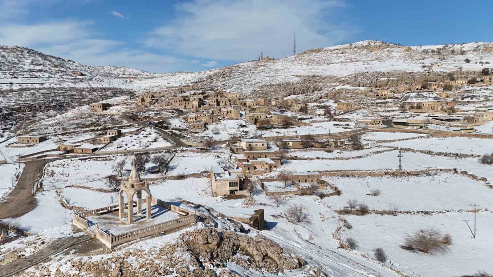 Yılkı atları fotoğraf&ccedil;ıların g&ouml;zdesi oldu
