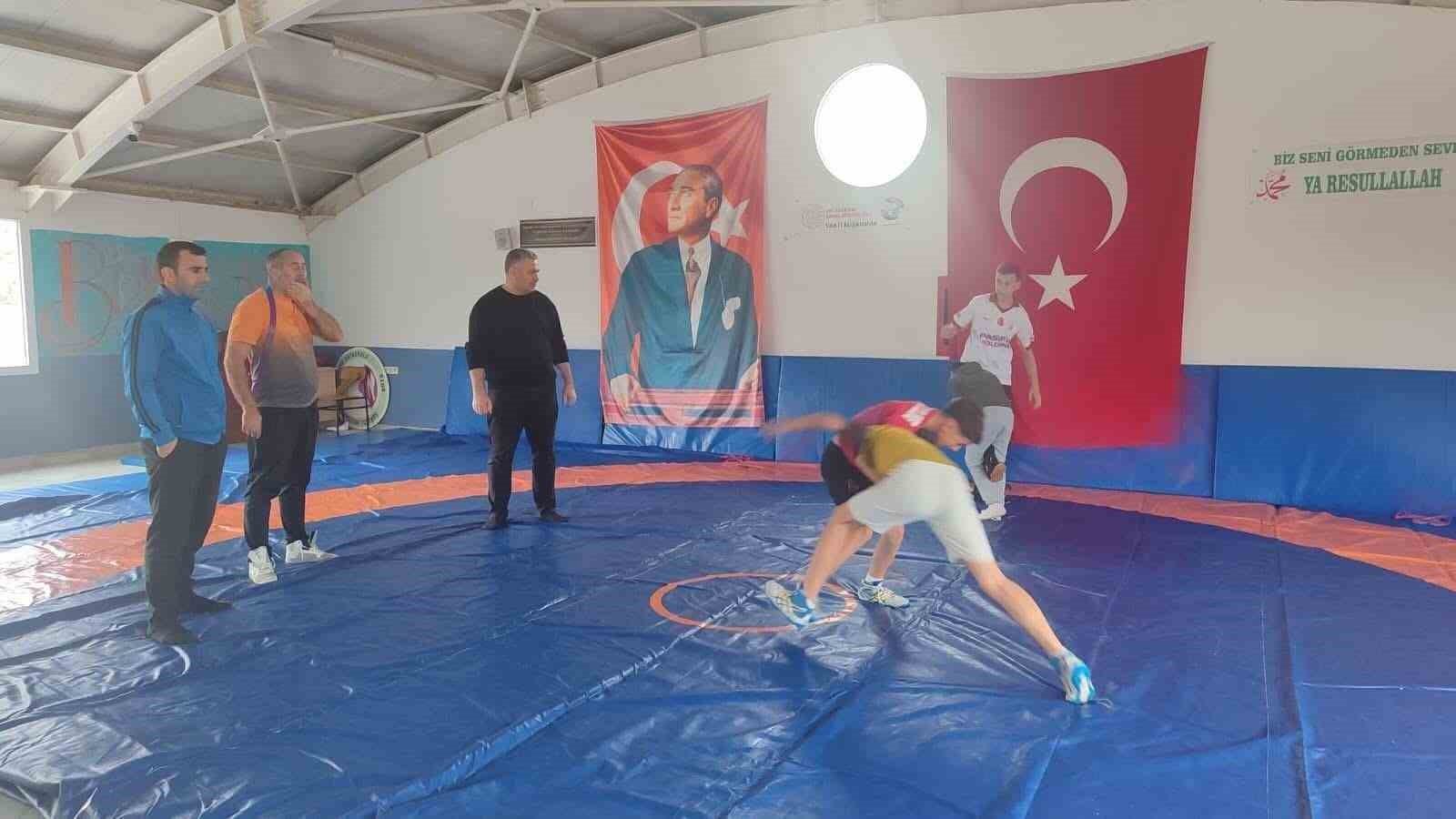 Sarıg&ouml;l&rsquo;de minik g&uuml;reş&ccedil;iler tatilde de minderde
