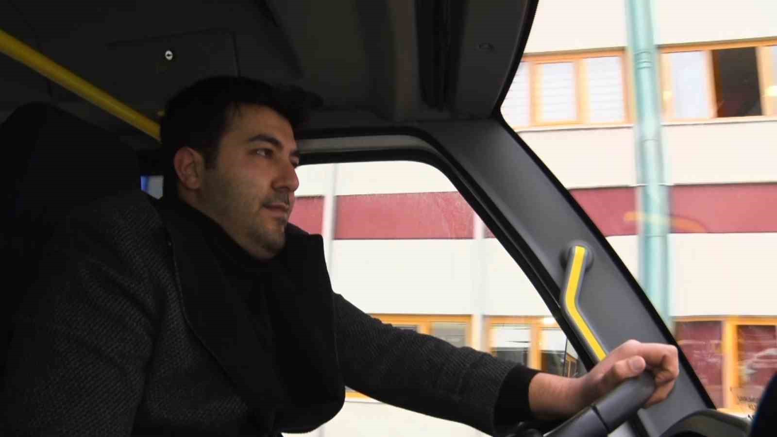 Bursa&rsquo;da halk otob&uuml;s&uuml;nde zamanla yarış...Kalp krizi ge&ccedil;iren yolcu i&ccedil;in acile kırdı
