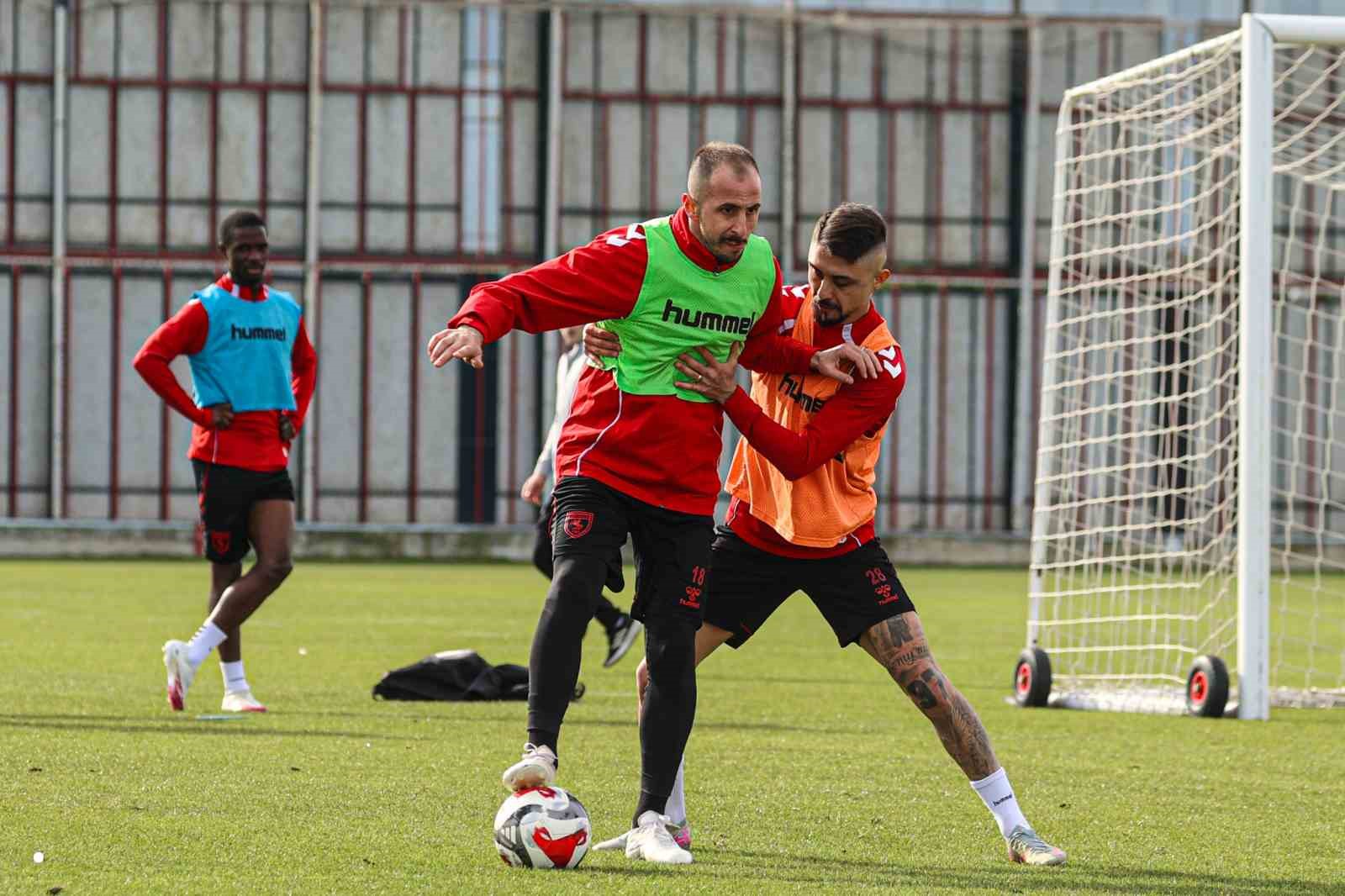 Samsunspor, Kasımpaşa ma&ccedil;ı i&ccedil;in İstanbul&rsquo;a gitti
