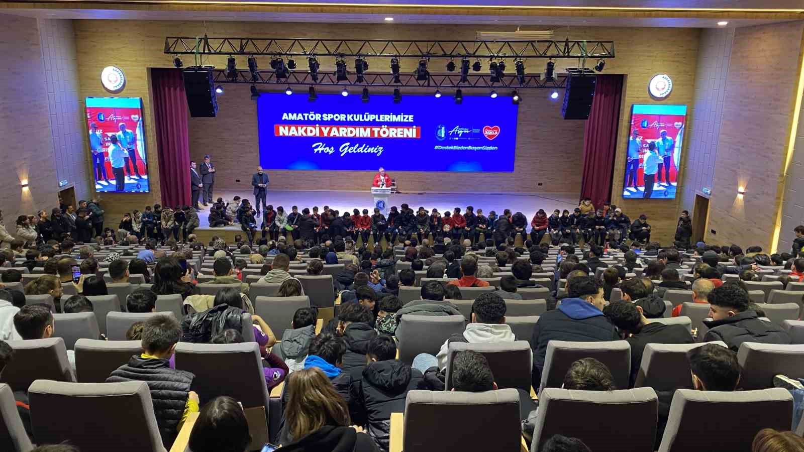 &Ccedil;orum Belediyesi&rsquo;nden amat&ouml;r spor kul&uuml;plerine 3 milyon liralık nakdi yardım
