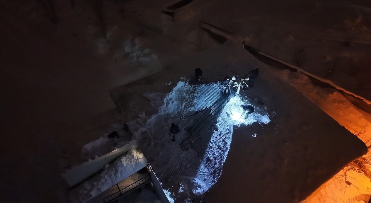 Yüksekova’da cemaat namazdayken çatı çöktü: İmam anons etti, köylü küreği ve halatıyla yardıma koştu