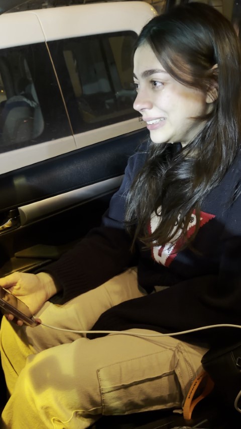 Depremzede Beliz’in, kendisine üşümesin diye montunu veren albayla görüşmesinde duygusal anlar yaşandı