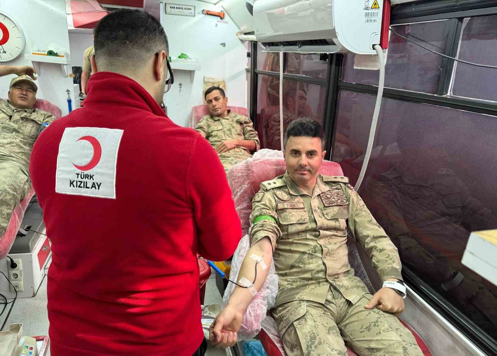 Kilis&rsquo;te jandarmadan Kızılay&rsquo;ın kan bağışı kampanyasına destek
