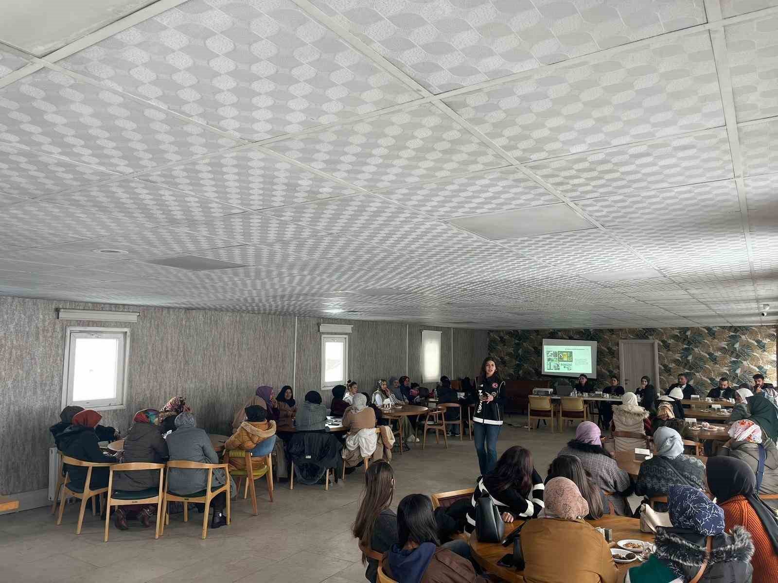 Diyadin&rsquo;de bağımlılıkla m&uuml;cadele semineri ger&ccedil;ekleştirildi
