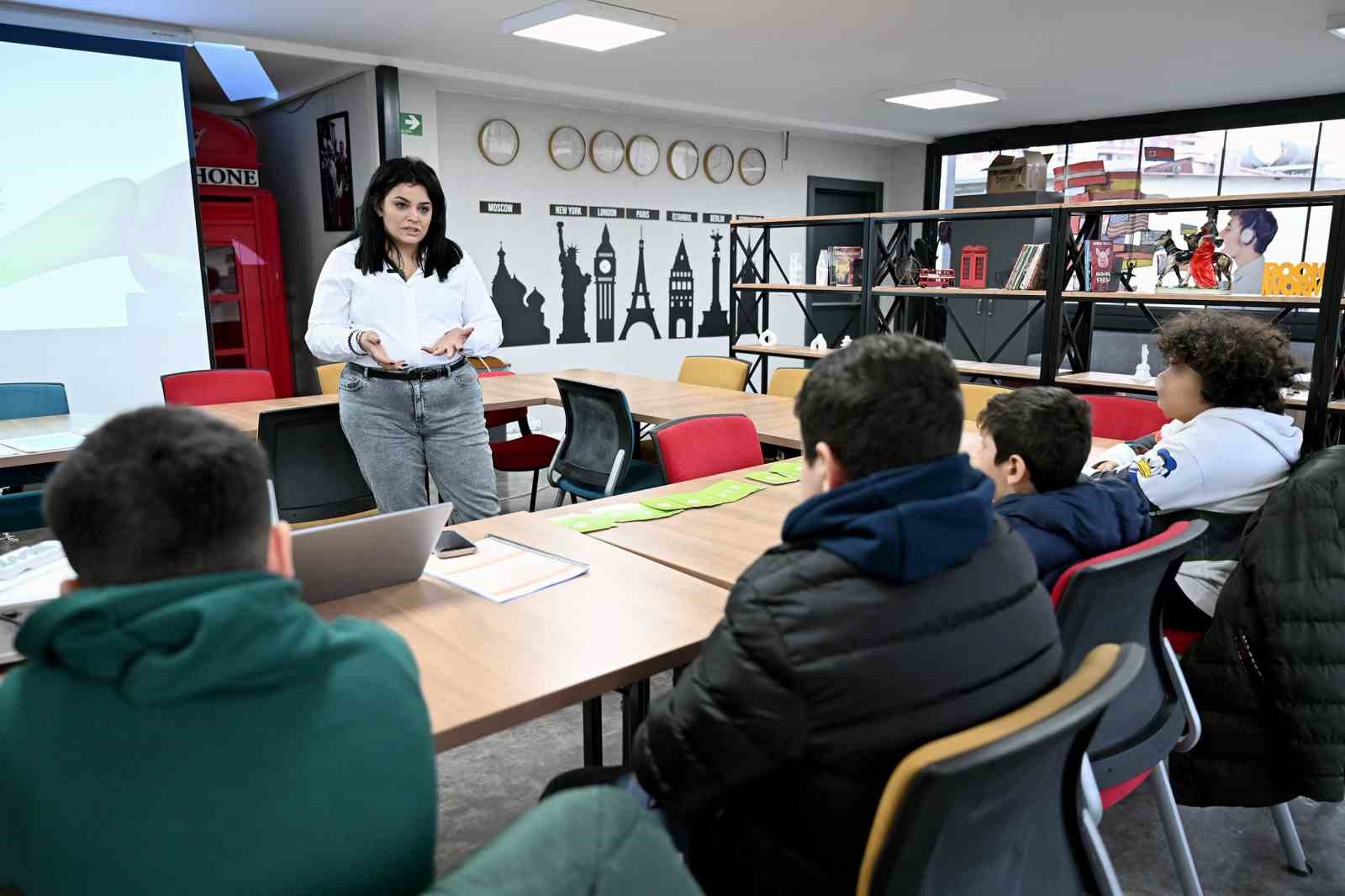 Mersin&rsquo;de &ccedil;ocuklar akran zorbalığına karşı empati at&ouml;lyelerinde buluştu
