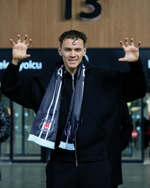 Beşiktaş&rsquo;ın yeni transferi Kristjan Asllani, İstanbul&rsquo;a geldi