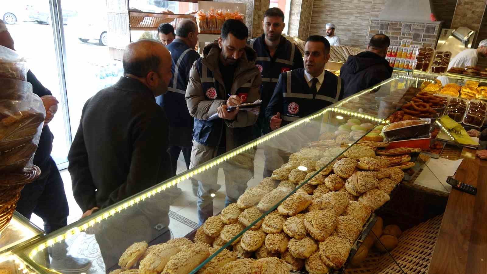 Van&rsquo;da Ramazan &ouml;ncesi market, kasap ve fırınlara sıkı denetim
