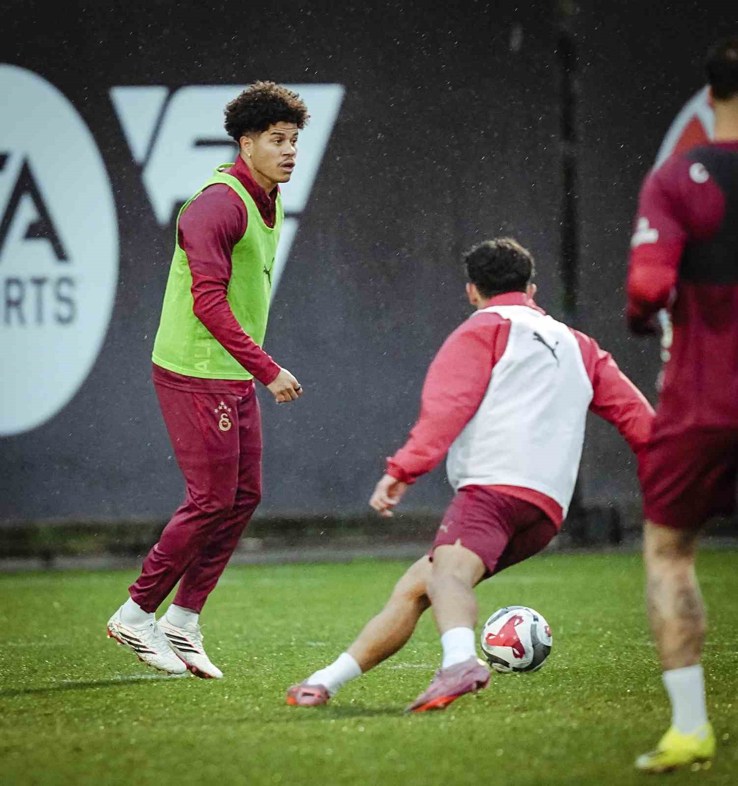 Galatasaray, Kayserispor ma&ccedil;ı hazırlıklarına başladı
