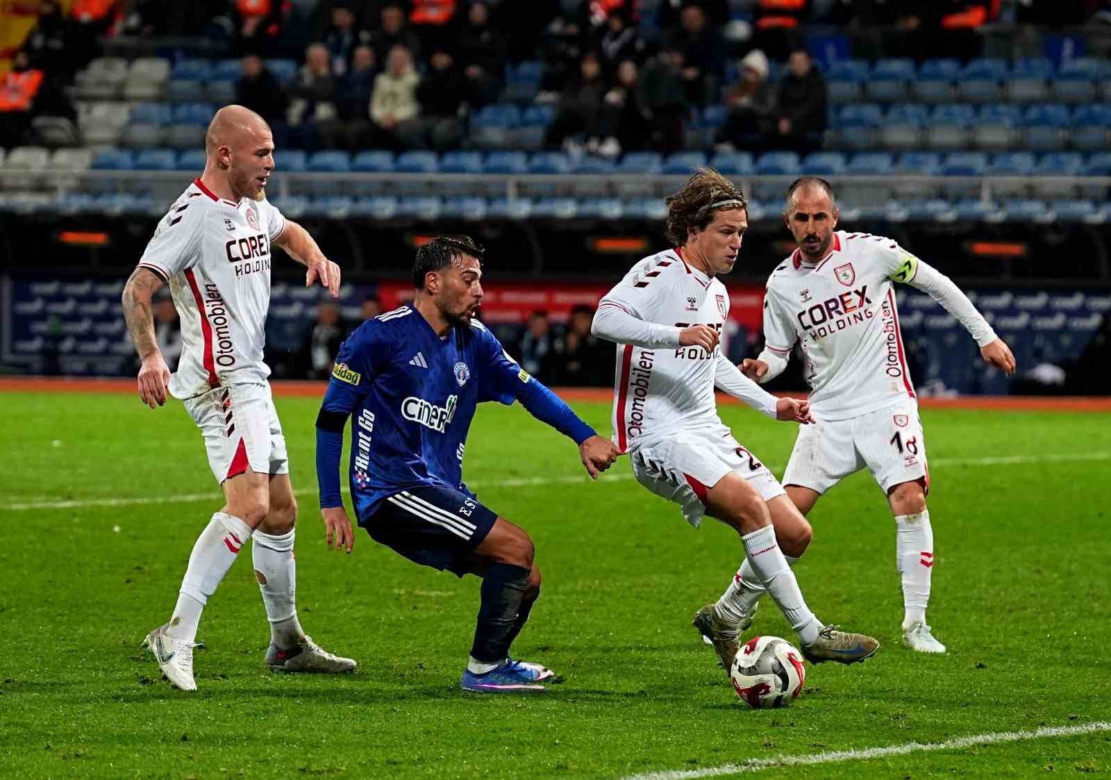 Trendyol Süper Lig: Kasımpaşa: 0 - Samsunspor: 0 (İlk yarı)