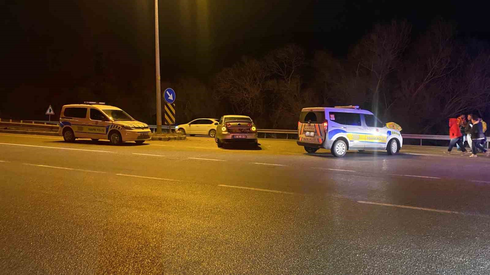 Otomobil ile hafif ticari ara&ccedil; &ccedil;arpıştı: 5 yaralı
