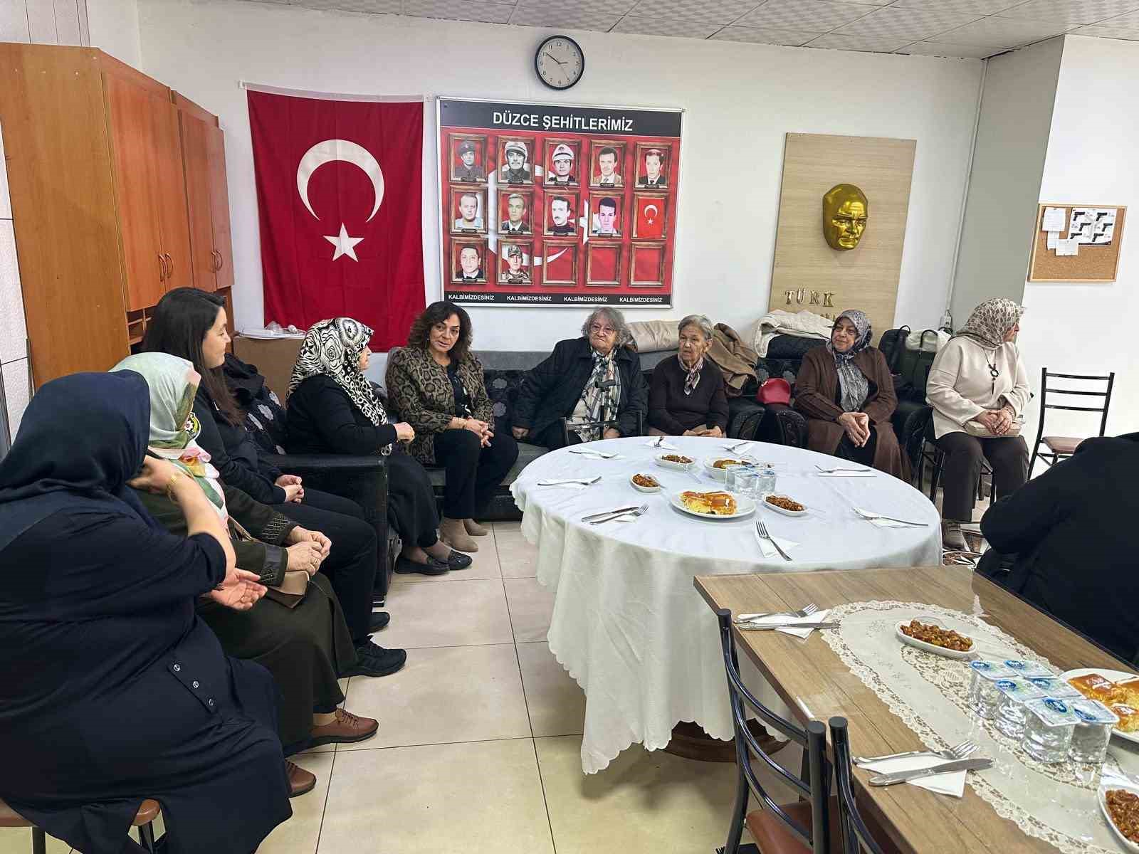 Emekli polisleri yalnız bırakmıyorlar
