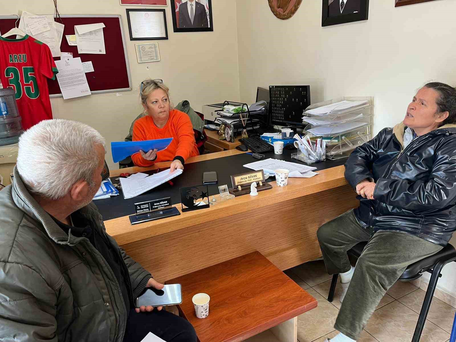 İzmir&rsquo;in sıra dışı muhtarı: Babasının vasiyetini dinledi, k&ouml;y&uuml;n &rsquo;Tek Krali&ccedil;e&rsquo;si oldu
