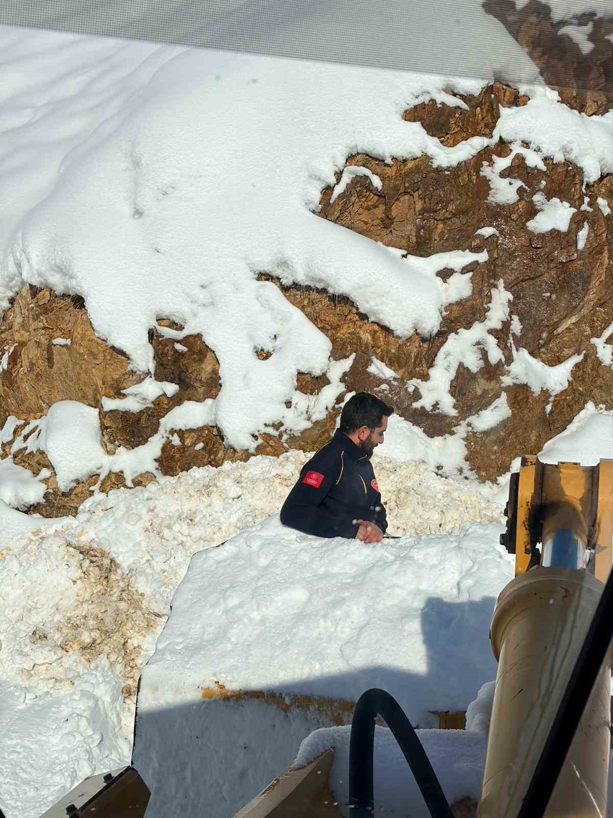Bingöl’de ekipler karbonmonoksit gazından zehirlenen şahıs için seferber oldu