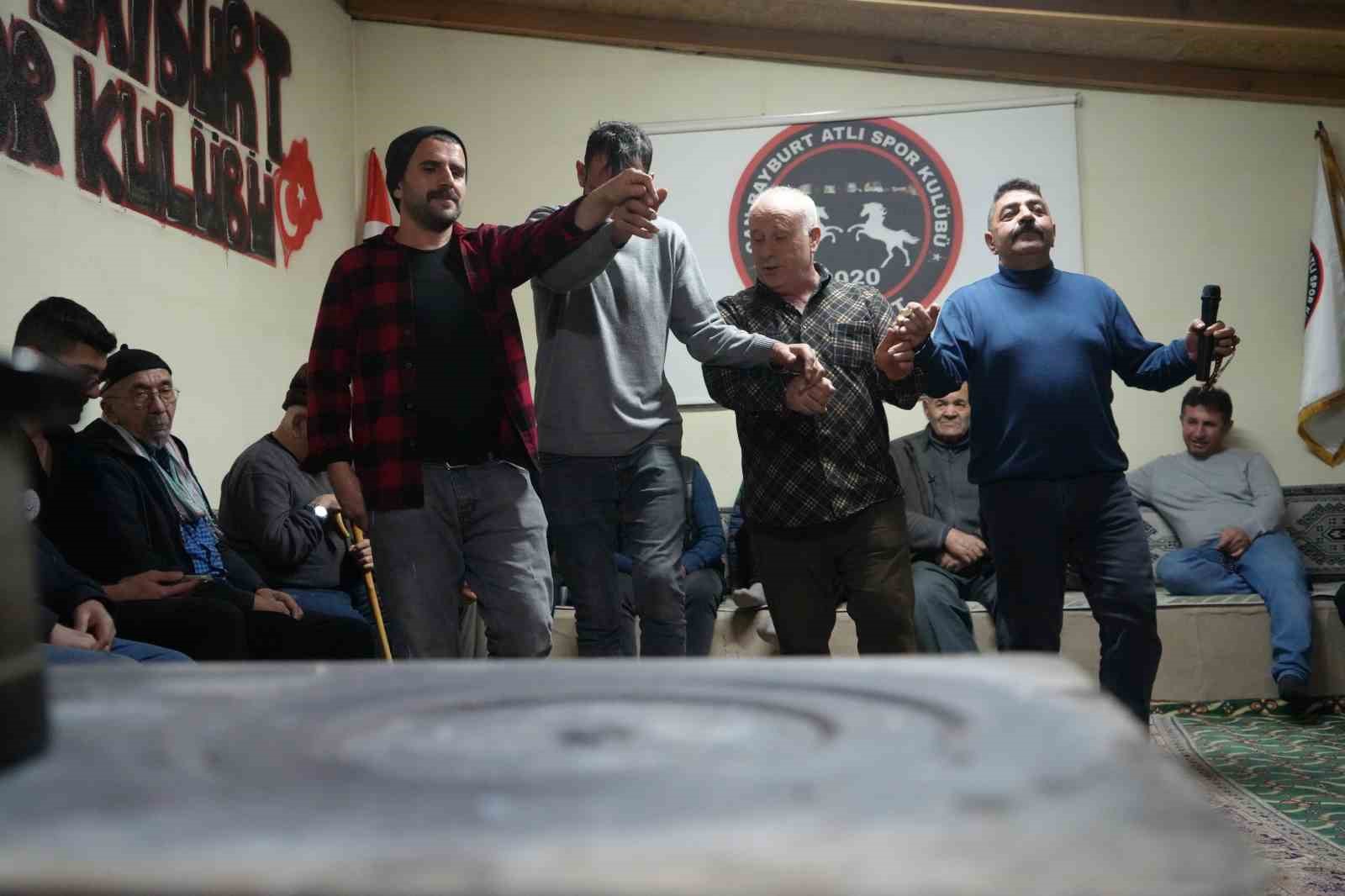 Bayburt’un yöresel lezzeti tel helvası gençleri ve yaşlıları aynı sofrada buluşturdu