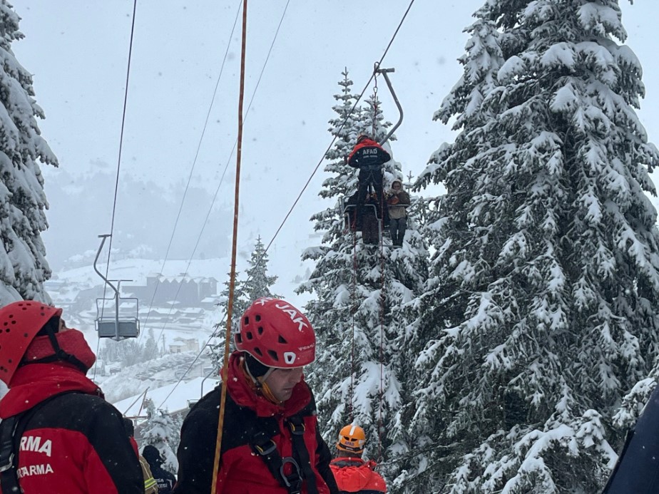 Uludağ’da telesiyej arızası: Mahsur kalan 51 kişi kurtarıldı