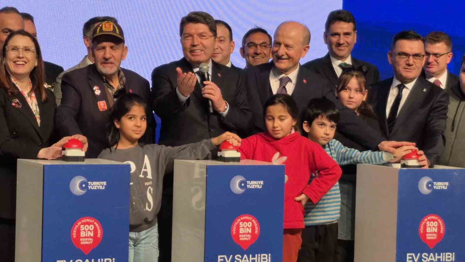 Adalet Bakanı Yılmaz Tun&ccedil;, memleketinde TOKİ kurasına katıldı
