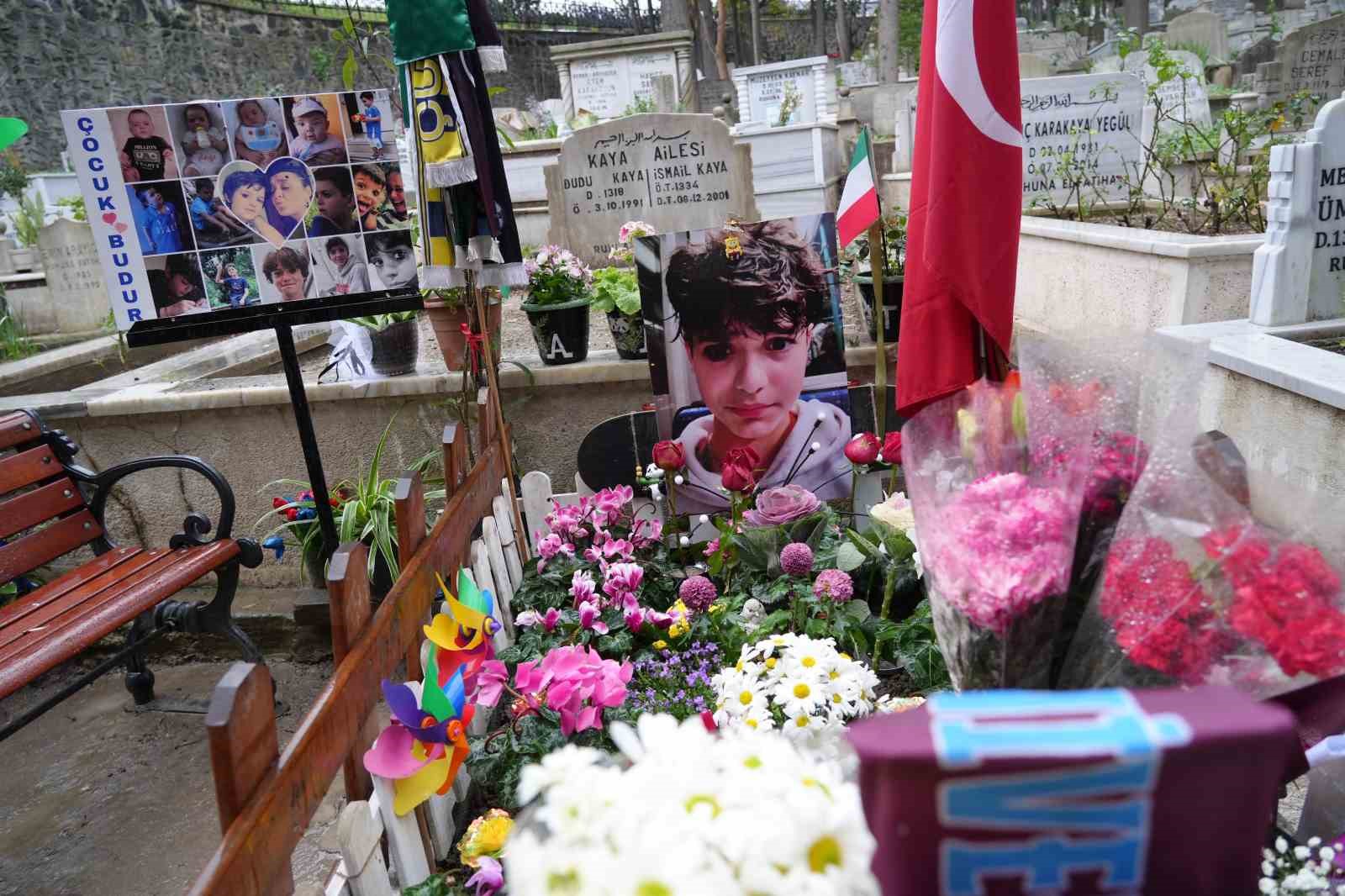 Ahmet Minguzzi ölüm yıl dönümünde kabri başında anıldı