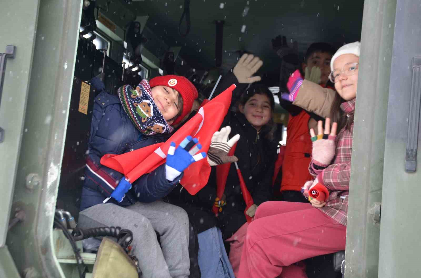 Bulanık Kaymakamlığı’ndan çocuklara unutulmaz kış şenliği