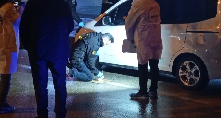 Bursa&rsquo;da film gibi operasyon: Pompacı kılığıyla yakalandılar, el bombası ve silah ele ge&ccedil;irildi
