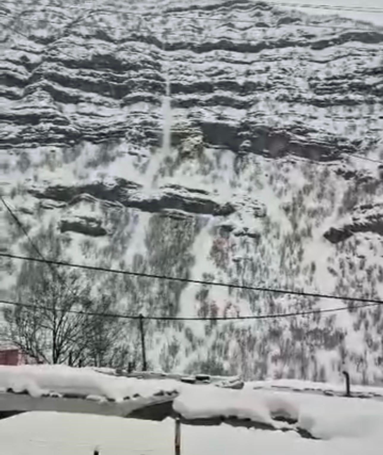 &Ccedil;ığ d&uuml;şme anı kamerada
