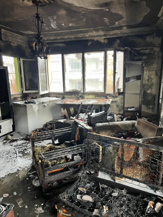 Yangında 4 çocuğuyla birlikte felaketi yaşayan annenin tek başına verdiği emek küle döndü