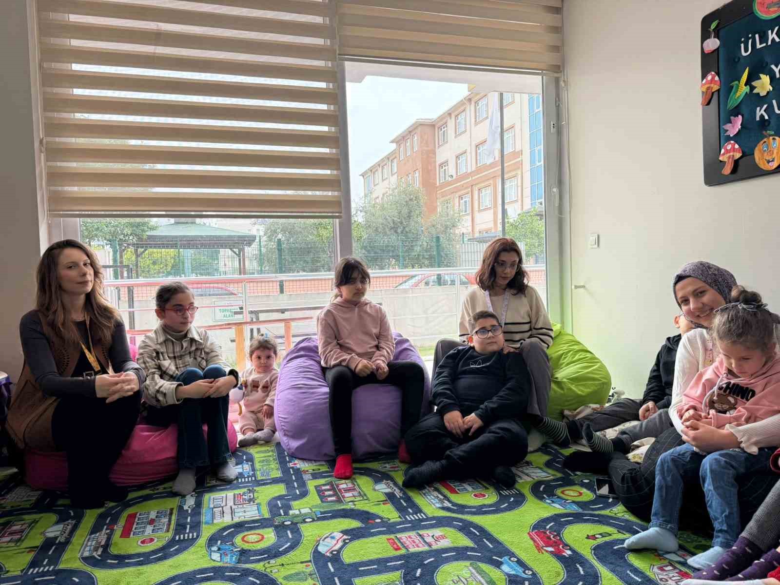 G&ouml;rme engelliler i&ccedil;in 3 yılda 200 kitap seslendirildi
