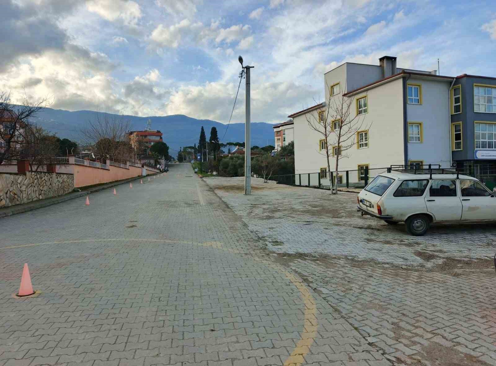 Bozdoğan&rsquo;da okul &ccedil;evresinde d&uuml;zenlemeler devam ediyor
