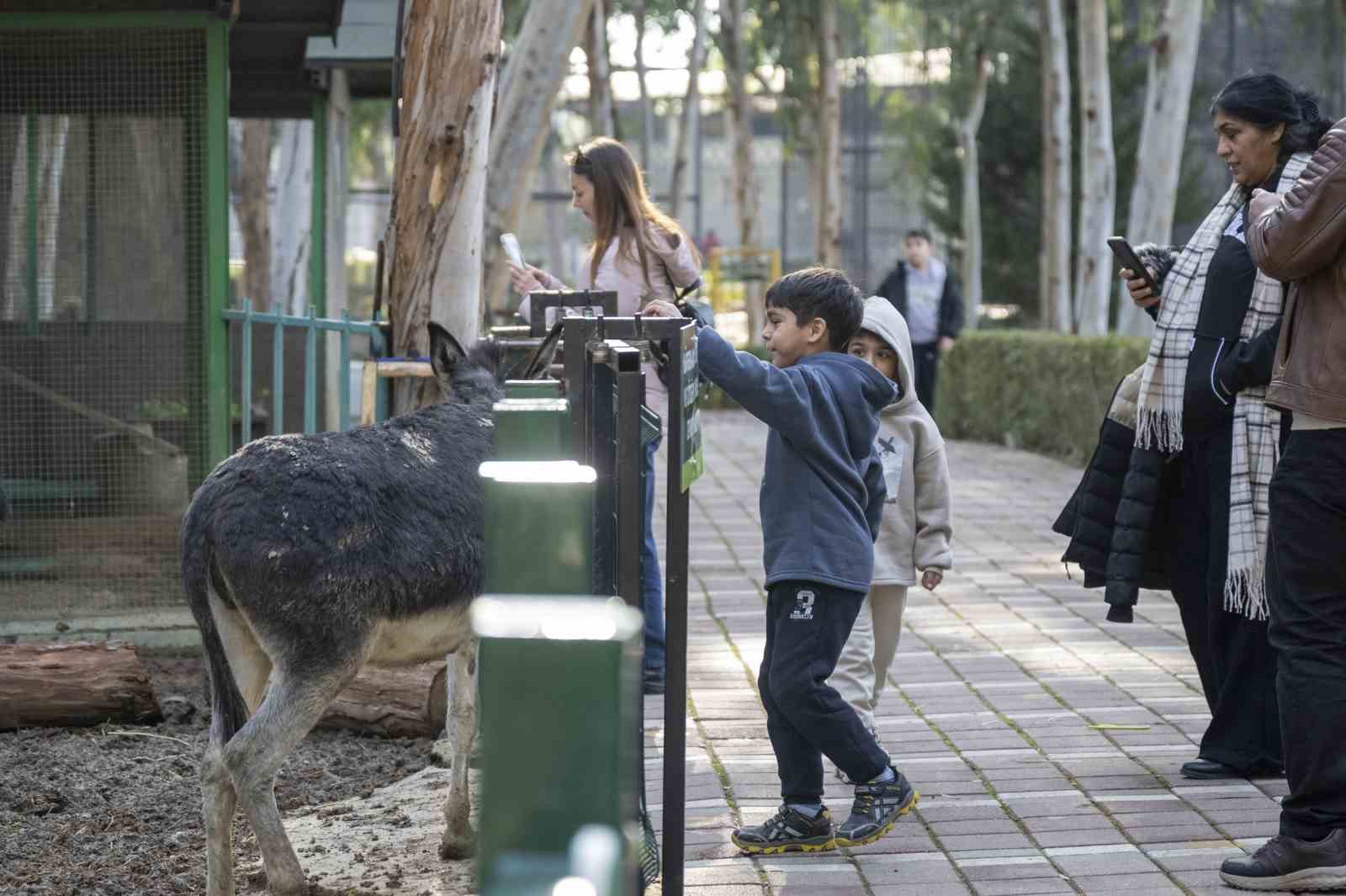 Mersin&rsquo;de yarıyıl tatili şenliğe d&ouml;n&uuml;şt&uuml;

